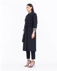 1013 KRUVAZE YAKA BELİ BAĞLAMALI CEPLİ KLASİK TRENÇ QYS TRENÇ 232901013 #23-043