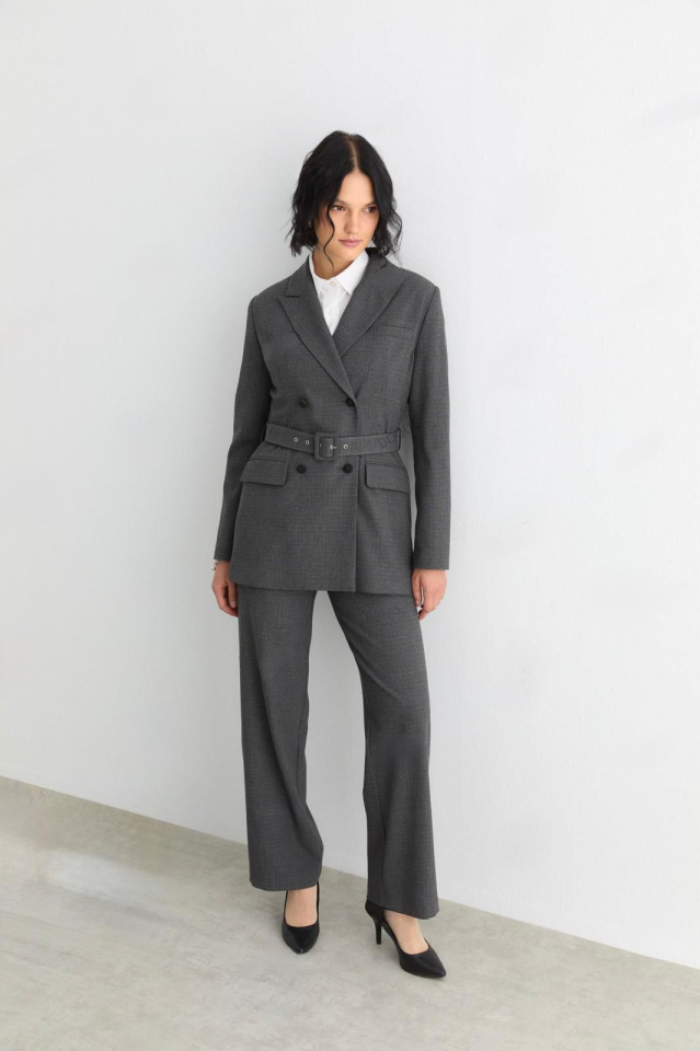 56079 ÖNDEN ÇİFT DÜĞMELİ CEPLİ KRAVUZE YAKA CEKETLİ TAKIM #10-25#