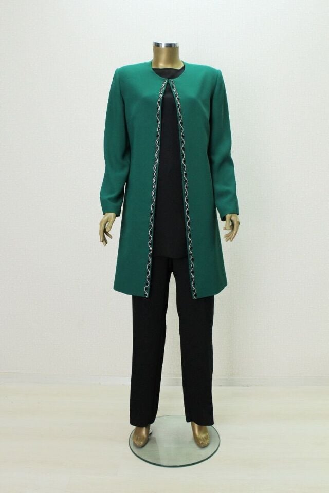 2645 ÖNÜ BONCUK VE TAŞ DETAYLI İÇ BLUZ SIFIR KOL SIFIR YAKA 3 LÜ CEKETLİ TAKIM KLASİK ANNE TAKIM QYS ANNE TAKIM 2645 #23-04#