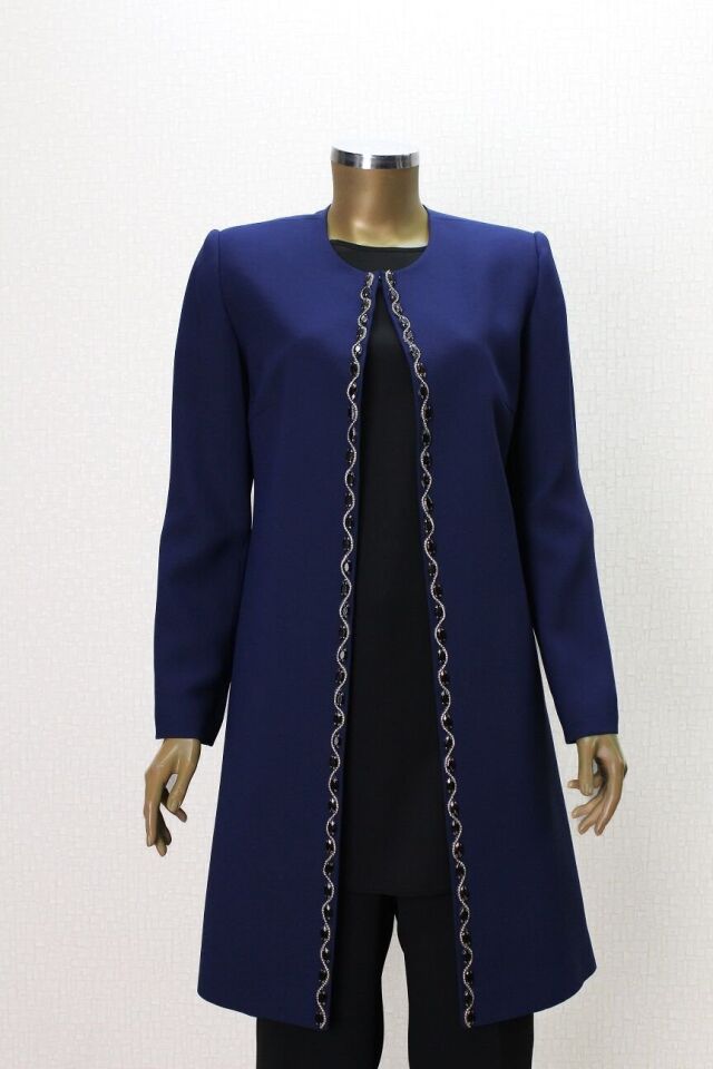 2645 ÖNÜ BONCUK VE TAŞ DETAYLI İÇ BLUZ SIFIR KOL SIFIR YAKA 3 LÜ CEKETLİ TAKIM KLASİK ANNE TAKIM QYS ANNE TAKIM 2645 #23-04#