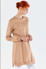 6053 İPEKSİ GÖĞÜS KISMI OMUZA KADAR NAKIŞLI SWEAT QYS SWEAT 6053 #23-05#