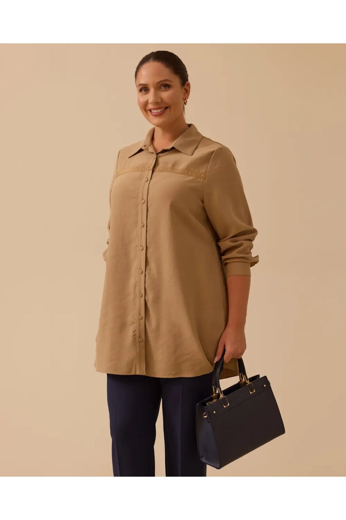 4447 ABİYE ELBİSE ÖNÜ VE ARKASI BOYDAN PUL İŞLEMELİ OMUZDAN BİLEĞE KADAR ÖTREN PUL İŞLEMELİ A KESİM TASARIM ABİYE ELBİSE #24-010